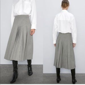 NWT Houndstooth Pleated B & W Zara Skirt
